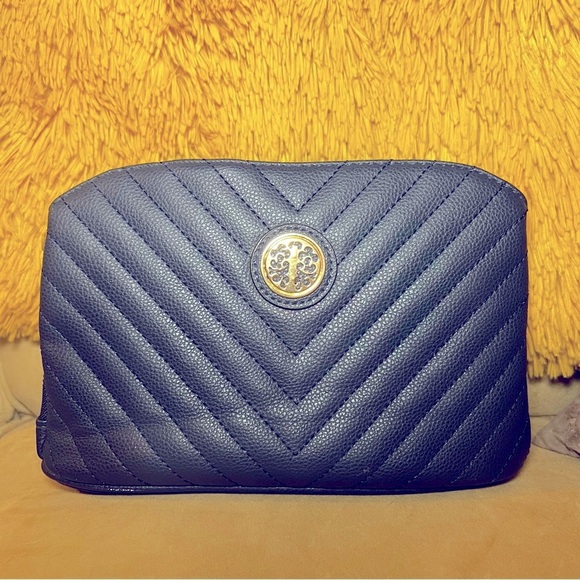 Black Quilted Chain Bag - Picture 2 of 4